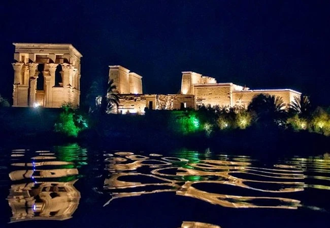 LUZ Y SONIDO EN EL TEMPLO DE PHILAE 